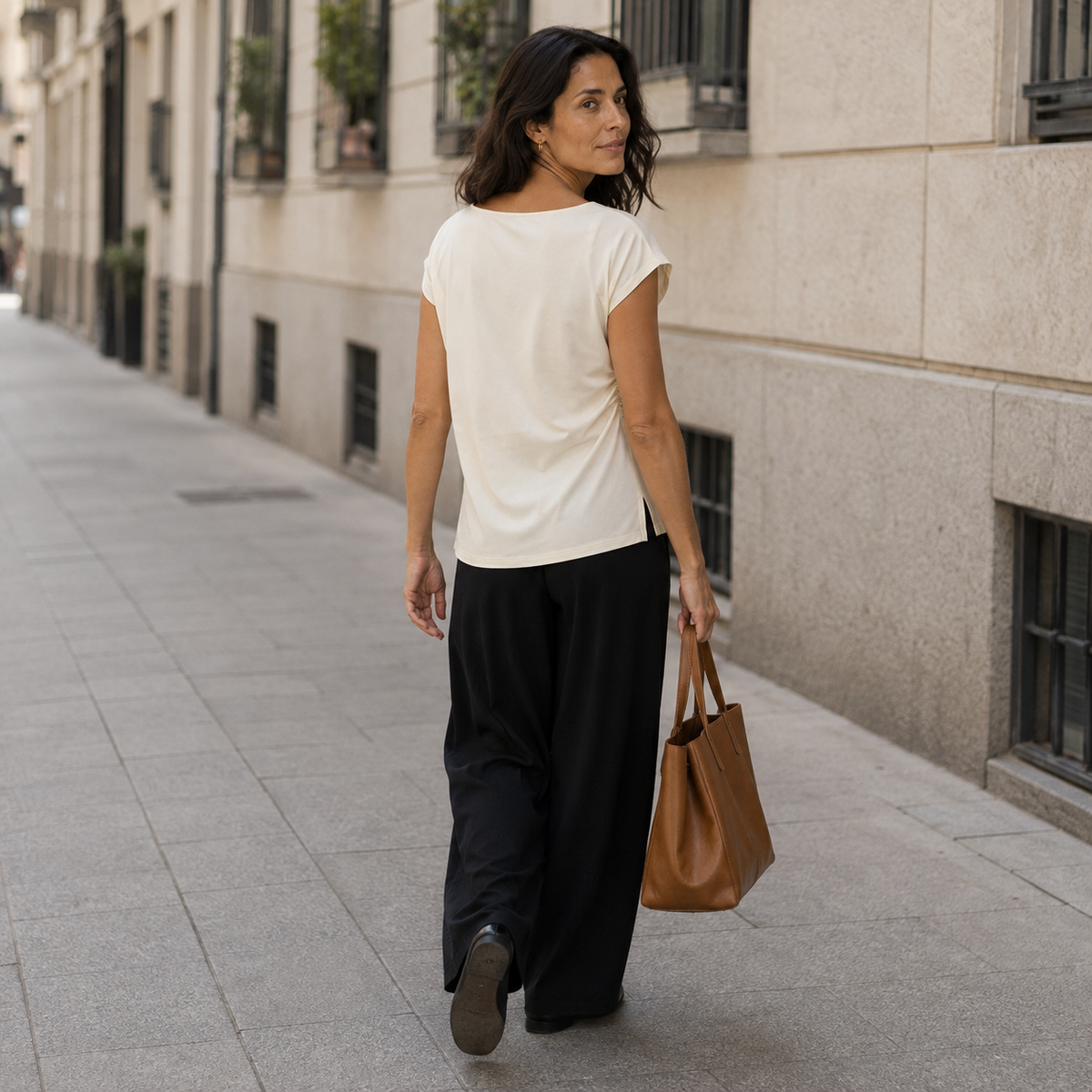 Blusa blanca asimétrica